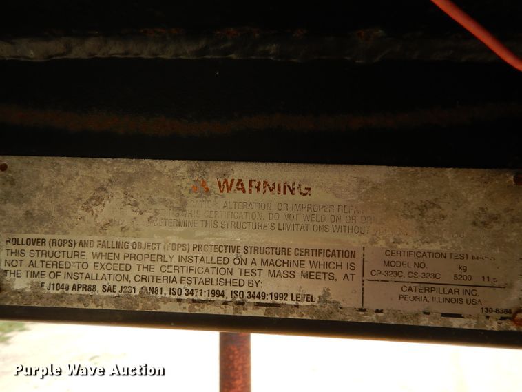 image for item DG6831 1998 Caterpillar CS-323C single drum vibratory roller