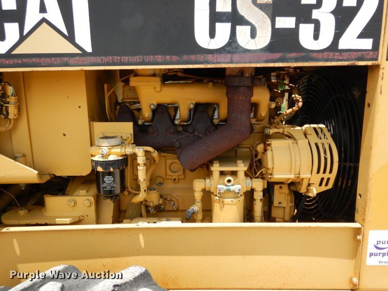 image for item DG6831 1998 Caterpillar CS-323C single drum vibratory roller