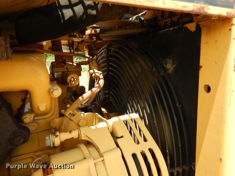 image for item DG6831 1998 Caterpillar CS-323C single drum vibratory roller