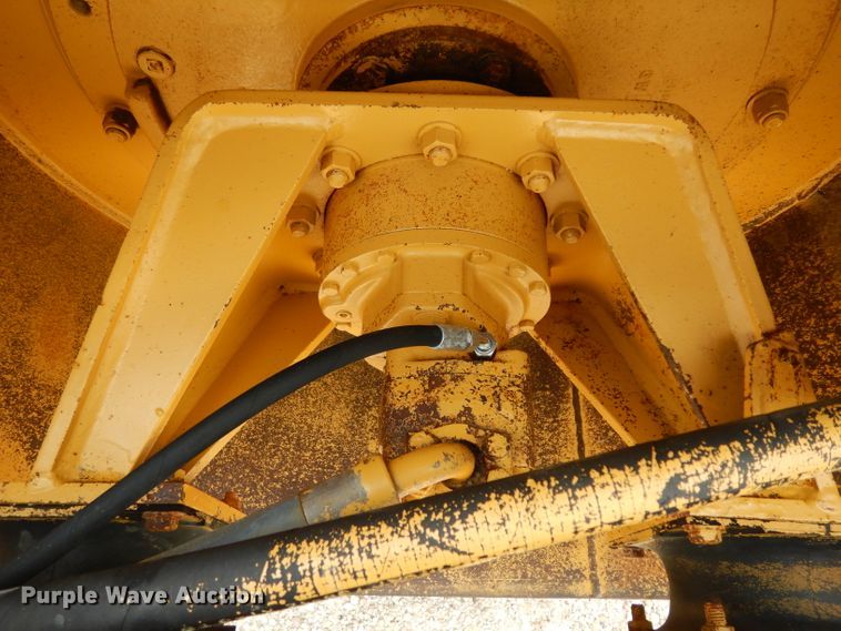 image for item DG6831 1998 Caterpillar CS-323C single drum vibratory roller