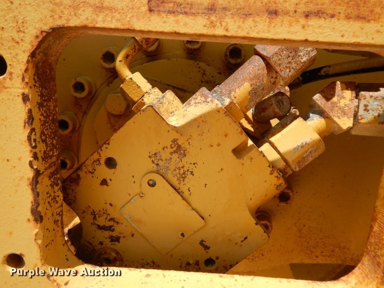 image for item DG6831 1998 Caterpillar CS-323C single drum vibratory roller