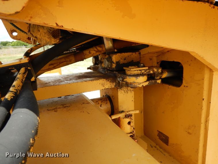 image for item DG6831 1998 Caterpillar CS-323C single drum vibratory roller