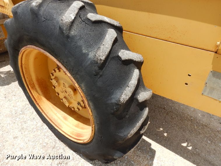 image for item DG6831 1998 Caterpillar CS-323C single drum vibratory roller