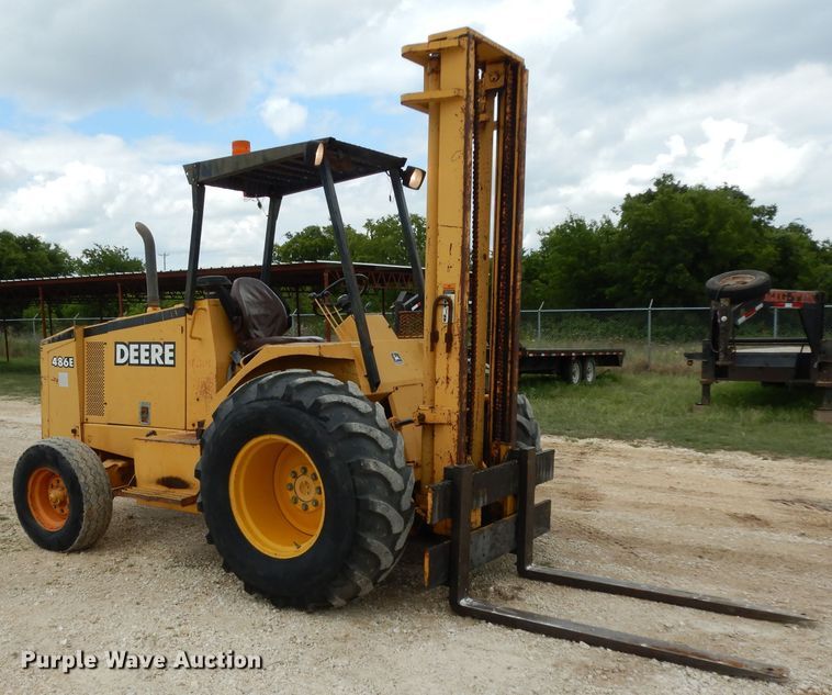 image for item DG6836 2001 John Deere 486E forklift