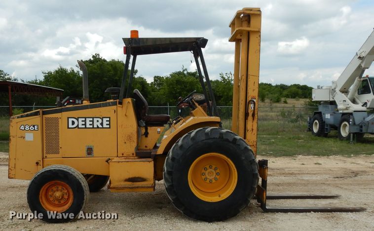 image for item DG6836 2001 John Deere 486E forklift