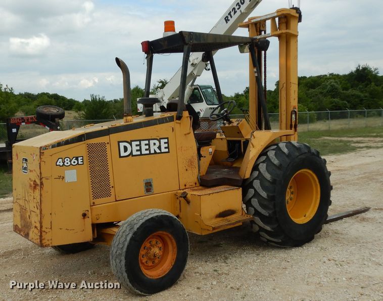 image for item DG6836 2001 John Deere 486E forklift