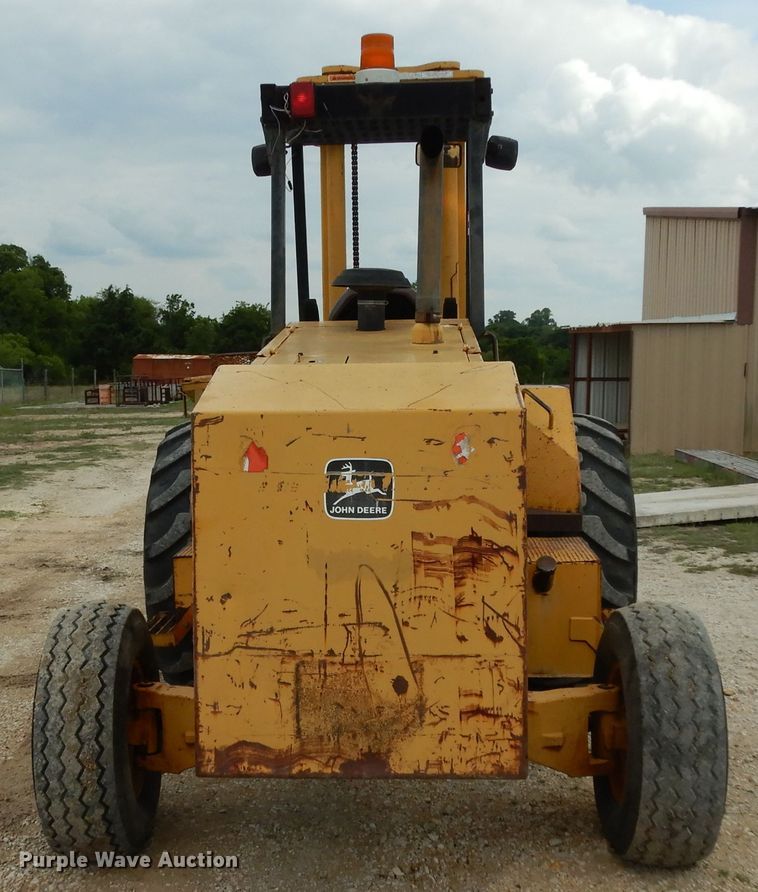 image for item DG6836 2001 John Deere 486E forklift