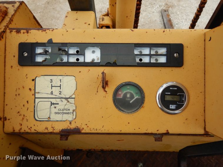 image for item DG6836 2001 John Deere 486E forklift