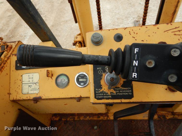 image for item DG6836 2001 John Deere 486E forklift