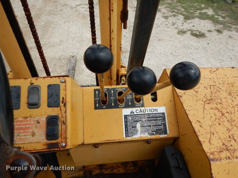 image for item DG6836 2001 John Deere 486E forklift