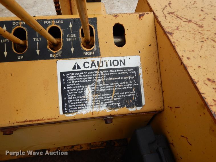 image for item DG6836 2001 John Deere 486E forklift