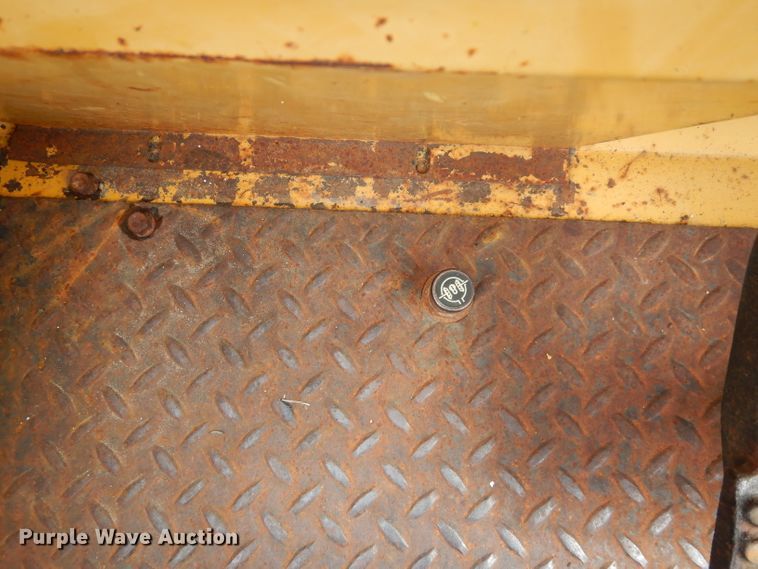 image for item DG6836 2001 John Deere 486E forklift