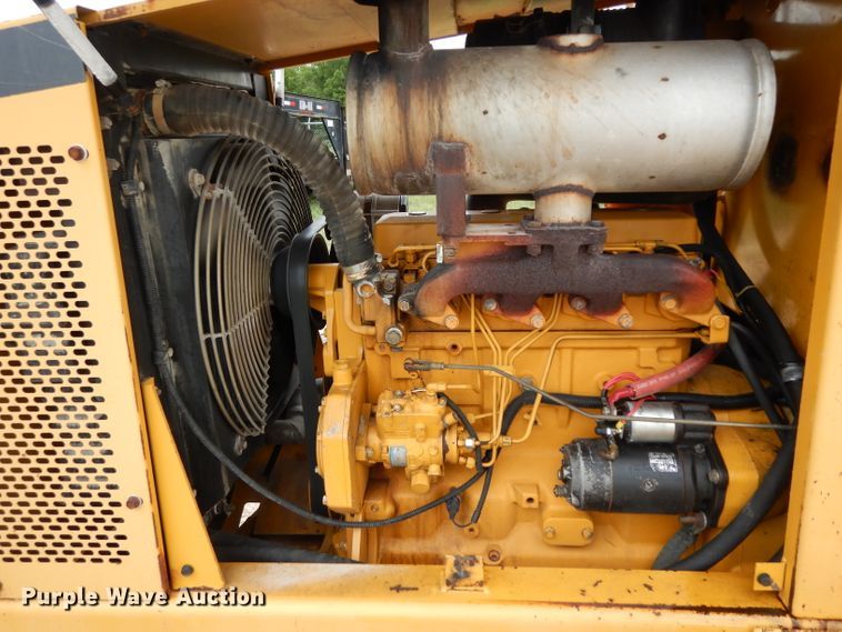 image for item DG6836 2001 John Deere 486E forklift