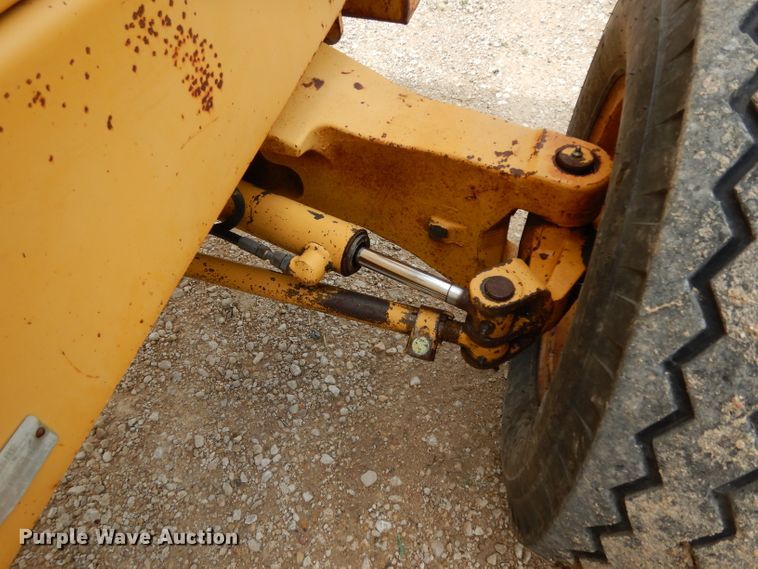 image for item DG6836 2001 John Deere 486E forklift