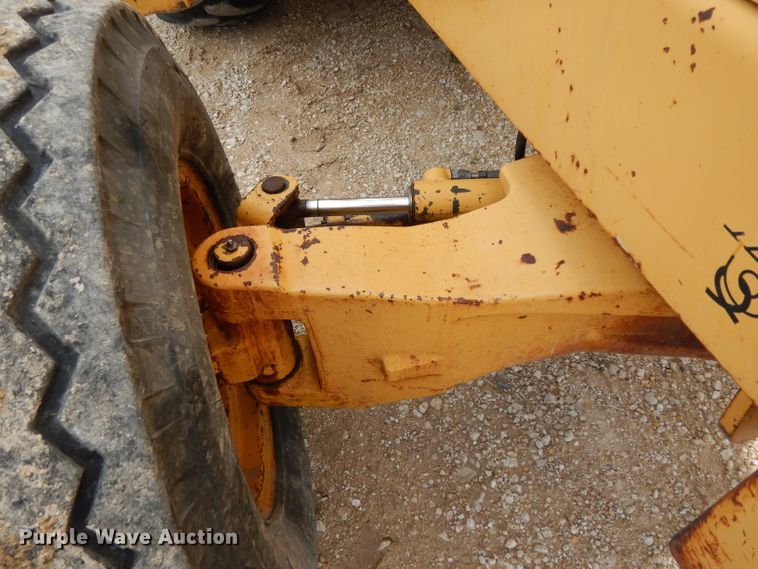 image for item DG6836 2001 John Deere 486E forklift