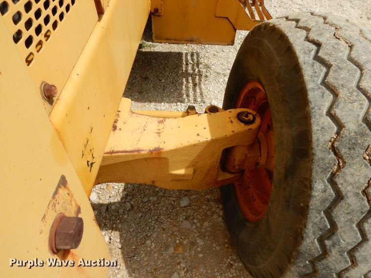 image for item DG6836 2001 John Deere 486E forklift