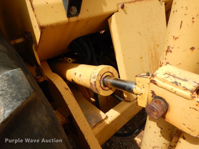 image for item DG6836 2001 John Deere 486E forklift