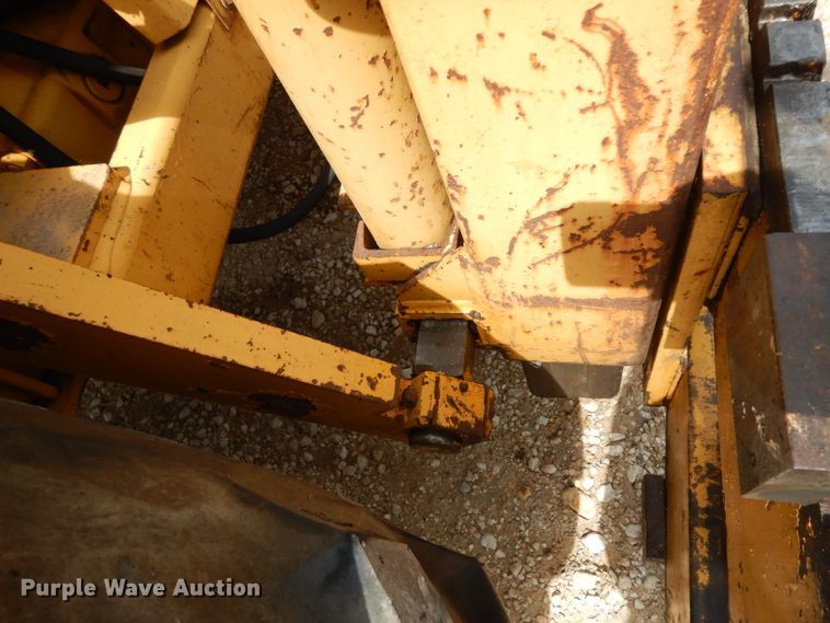 image for item DG6836 2001 John Deere 486E forklift