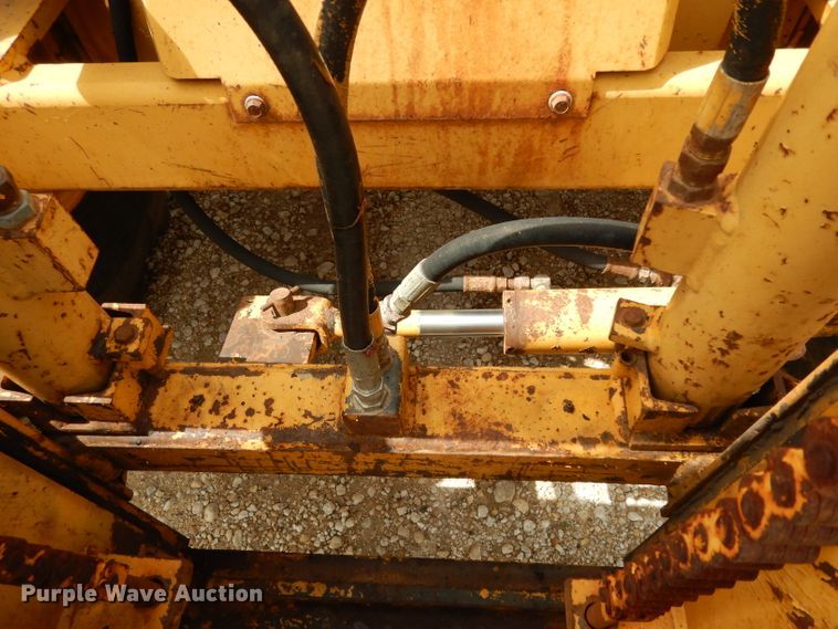 image for item DG6836 2001 John Deere 486E forklift