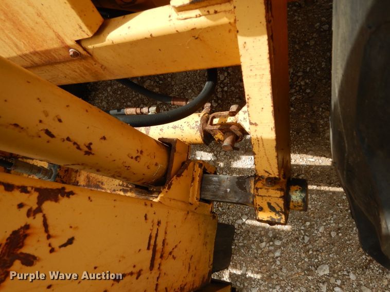 image for item DG6836 2001 John Deere 486E forklift