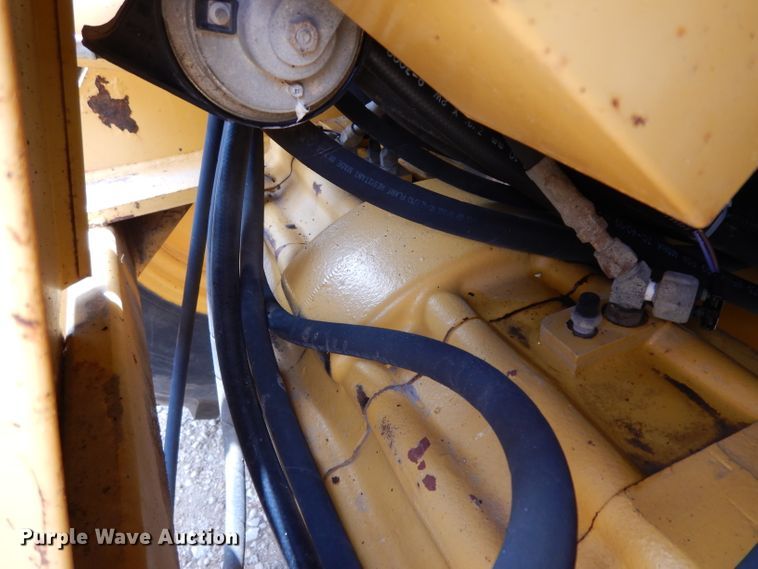 image for item DG6836 2001 John Deere 486E forklift