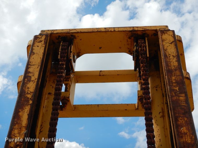 image for item DG6836 2001 John Deere 486E forklift