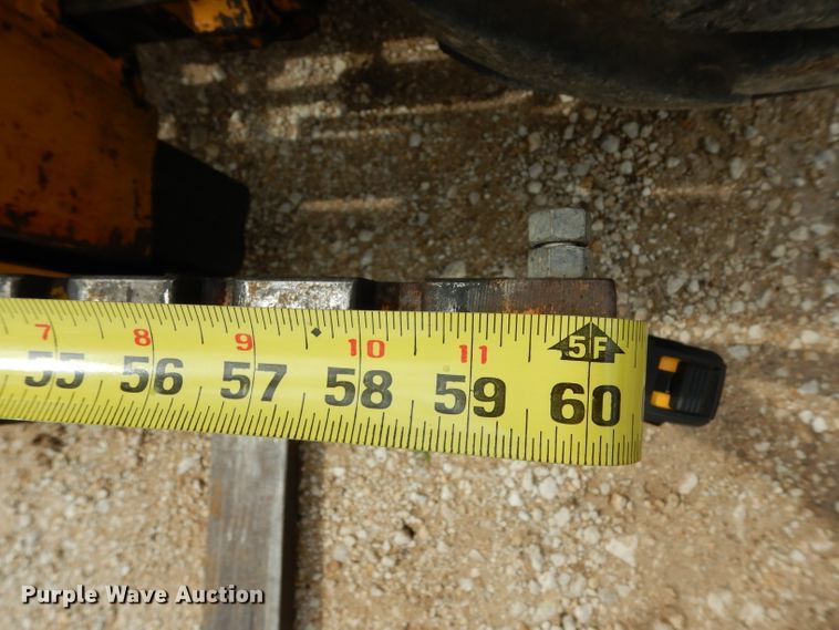 image for item DG6836 2001 John Deere 486E forklift