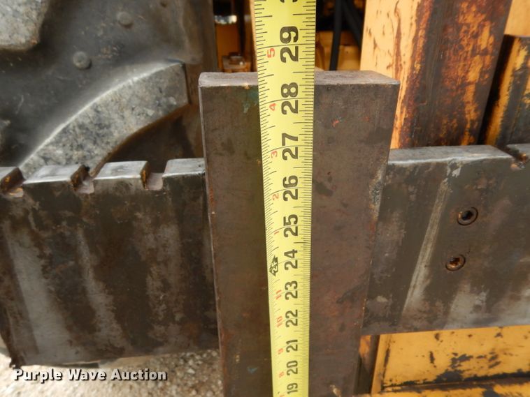 image for item DG6836 2001 John Deere 486E forklift