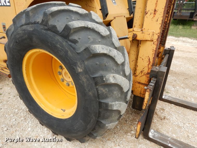 image for item DG6836 2001 John Deere 486E forklift