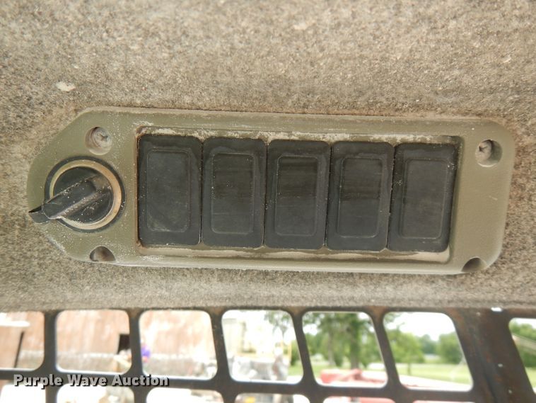 image for item DG7788 2000 Bobcat 863  skid steer loader