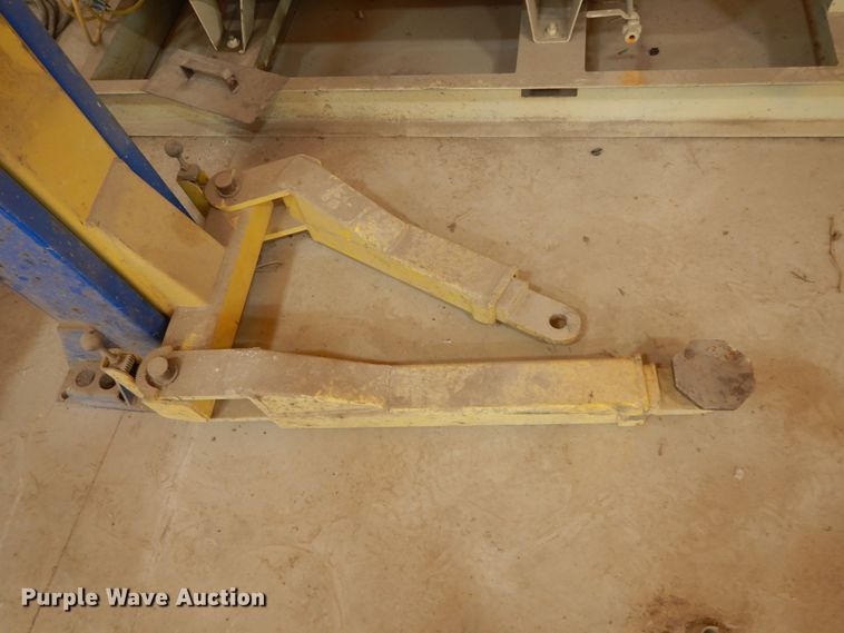 image for item DG7789 Titan two post automotive lift