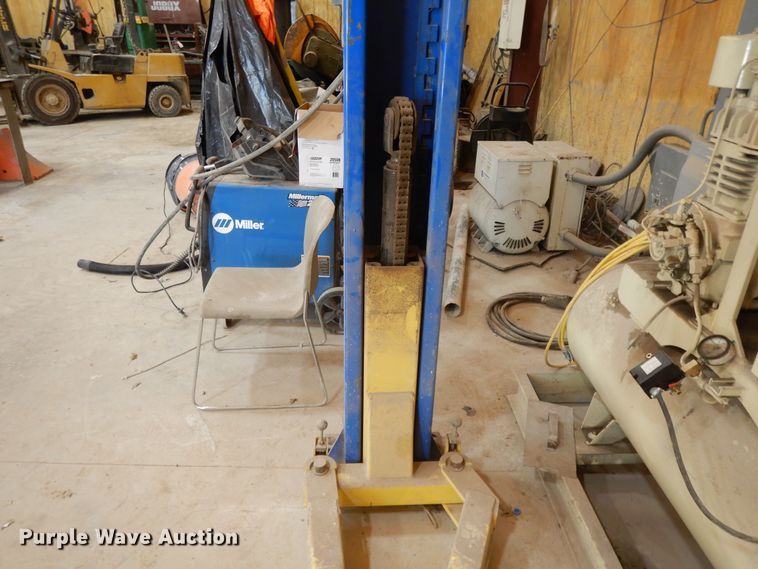 image for item DG7789 Titan two post automotive lift