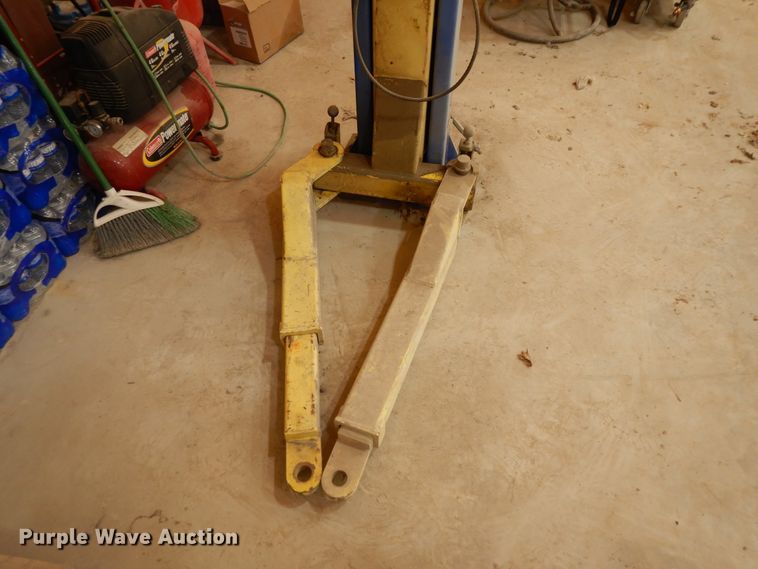 image for item DG7789 Titan two post automotive lift