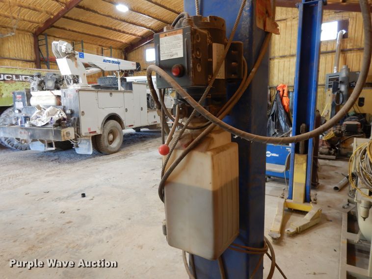 image for item DG7789 Titan two post automotive lift