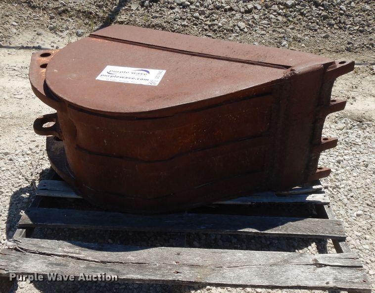 image for item DG7843 John Deere 310D backhoe bucket