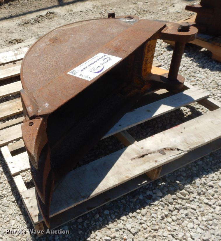 John Deere 310D backhoe bucket in Ottawa, KS Item DG7844 sold