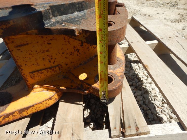 image for item DG7844 John Deere 310D backhoe bucket