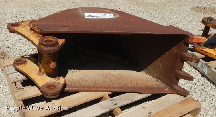 image for item DG7845 Caterpillar 416C backhoe bucket