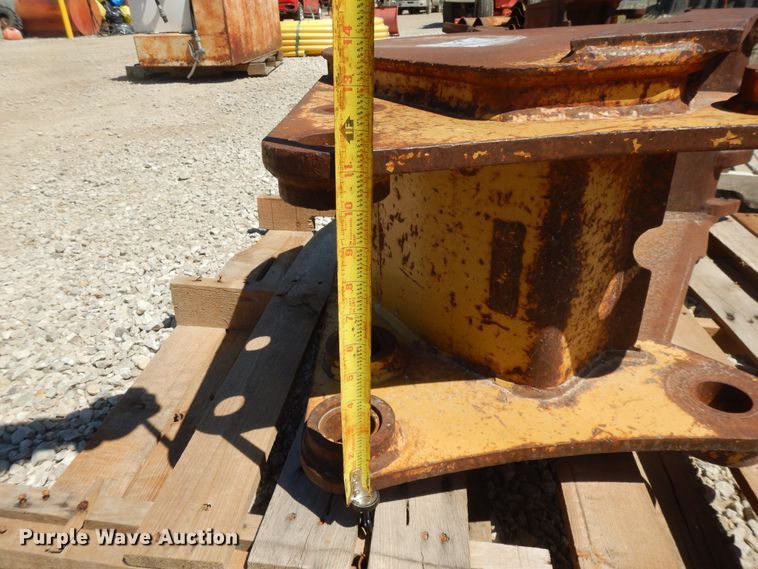 image for item DG7845 Caterpillar 416C backhoe bucket