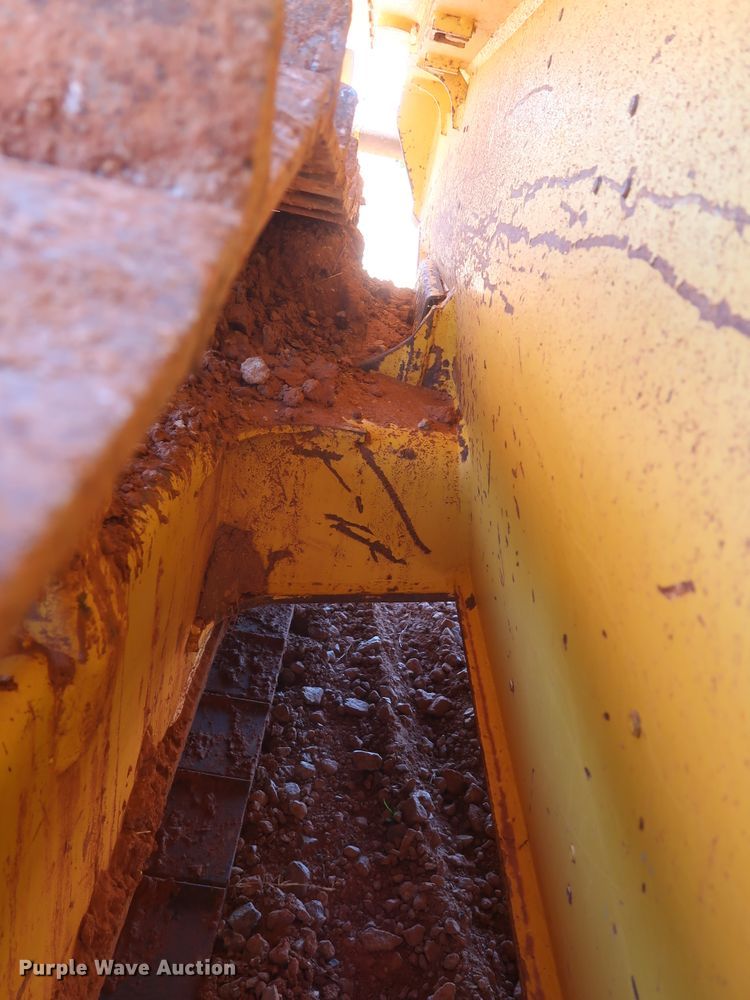 image for item DH0926 2010 Komatsu D39EX-22  dozer