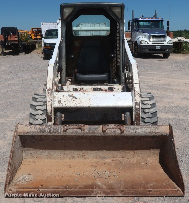 image for item DH0934 2011 Bobcat S205  skid steer loader