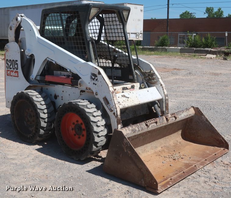 image for item DH0934 2011 Bobcat S205  skid steer loader