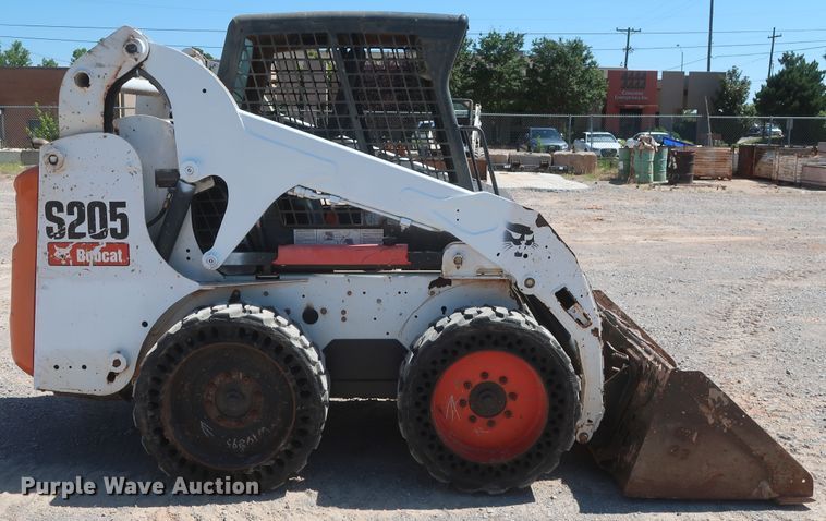 image for item DH0934 2011 Bobcat S205  skid steer loader
