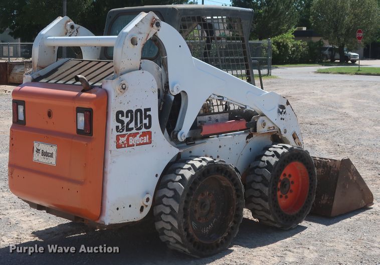 image for item DH0934 2011 Bobcat S205  skid steer loader
