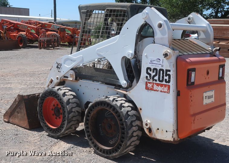 image for item DH0934 2011 Bobcat S205  skid steer loader