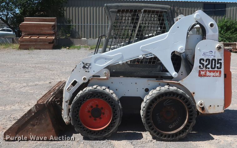image for item DH0934 2011 Bobcat S205  skid steer loader
