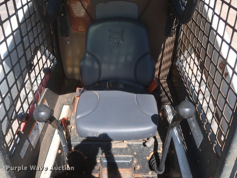 image for item DH0934 2011 Bobcat S205  skid steer loader