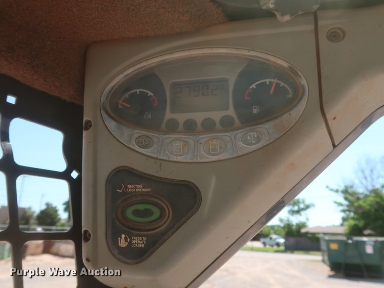 image for item DH0934 2011 Bobcat S205  skid steer loader