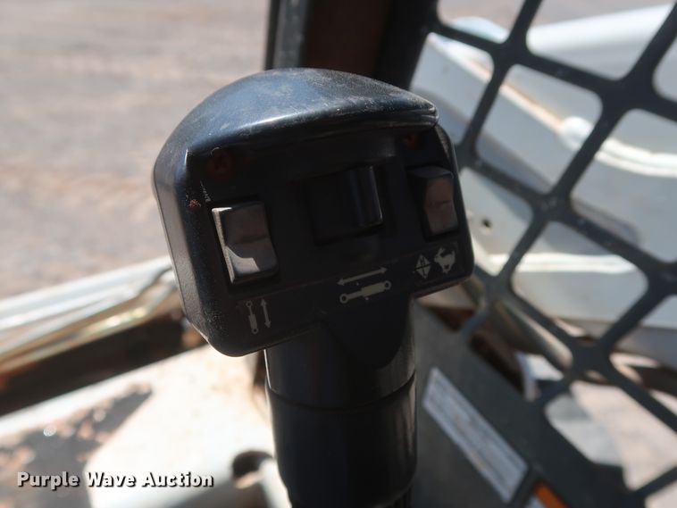 image for item DH0934 2011 Bobcat S205  skid steer loader