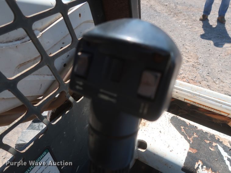 image for item DH0934 2011 Bobcat S205  skid steer loader